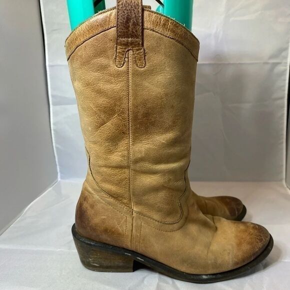 Jessica Simpson distressed western boot - Picture 2 of 7